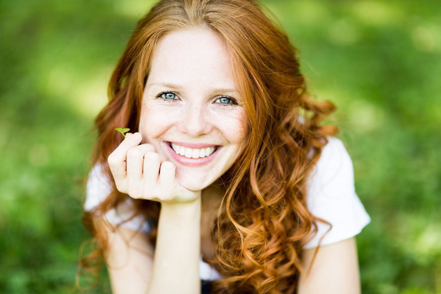 Woman lying in the grass(1) Woman with bright whtie teeth