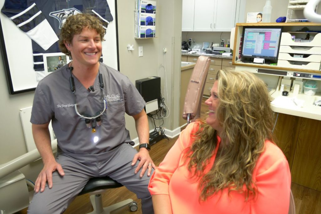 Accent Dr. Ford talking to patient-2 Dr. Gatgens with a patient